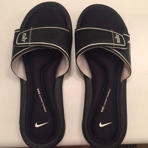 Women’s mike sandals